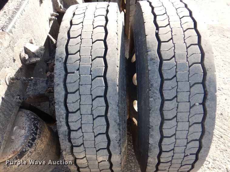 image for item DH7513 2013 Peterbilt 386 semi truck