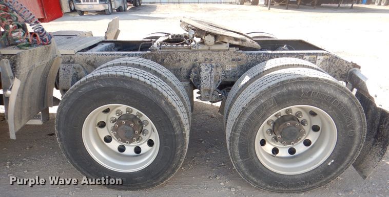 image for item DH7513 2013 Peterbilt 386 semi truck