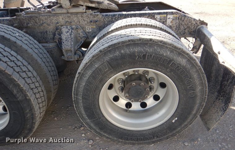 image for item DH7513 2013 Peterbilt 386 semi truck