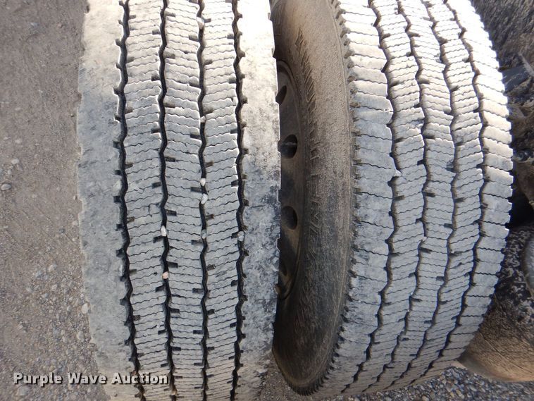 image for item DH7513 2013 Peterbilt 386 semi truck