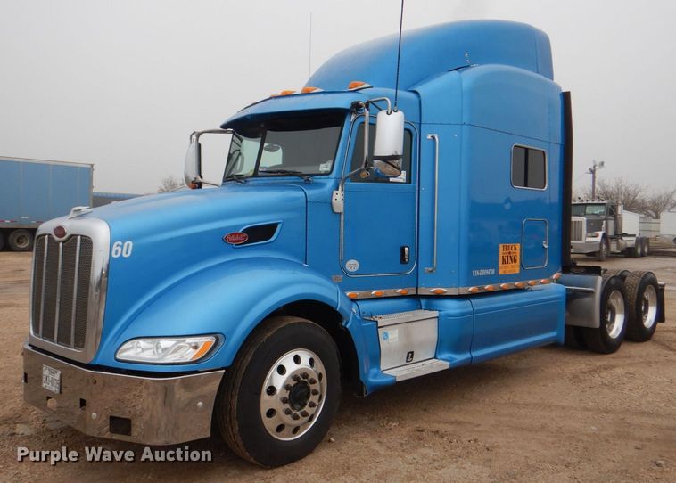 image for item DH7523 2013 Peterbilt 386  semi truck