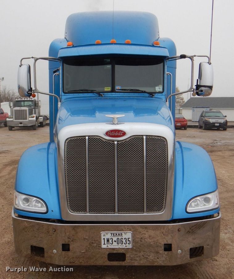 image for item DH7523 2013 Peterbilt 386  semi truck