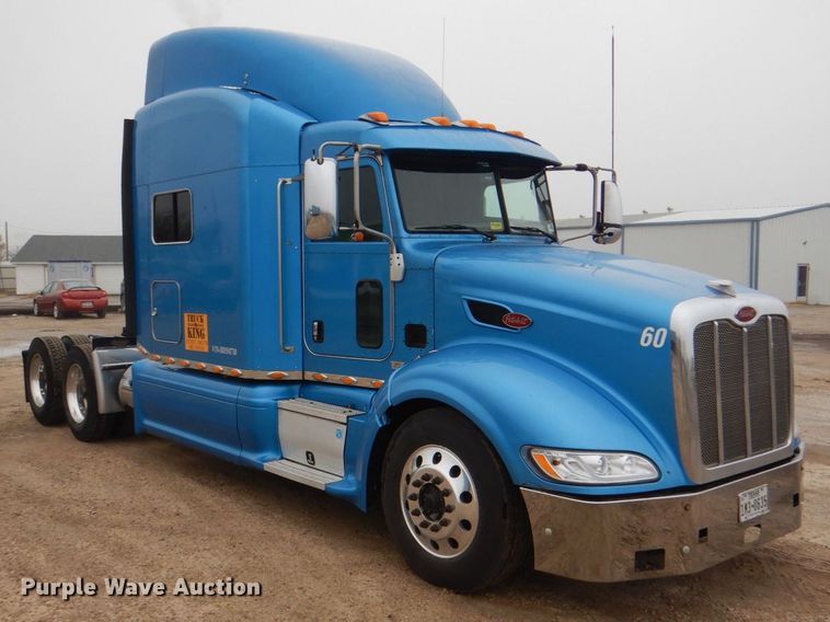 image for item DH7523 2013 Peterbilt 386  semi truck