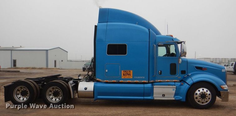 image for item DH7523 2013 Peterbilt 386  semi truck