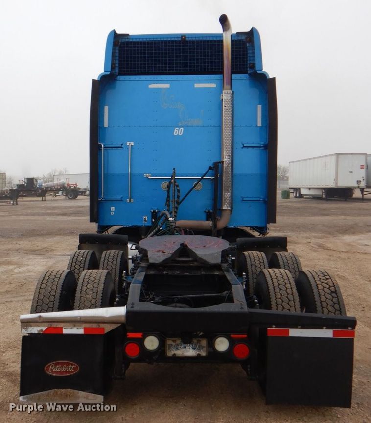 image for item DH7523 2013 Peterbilt 386  semi truck