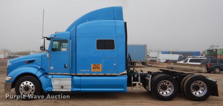 image for item DH7523 2013 Peterbilt 386  semi truck