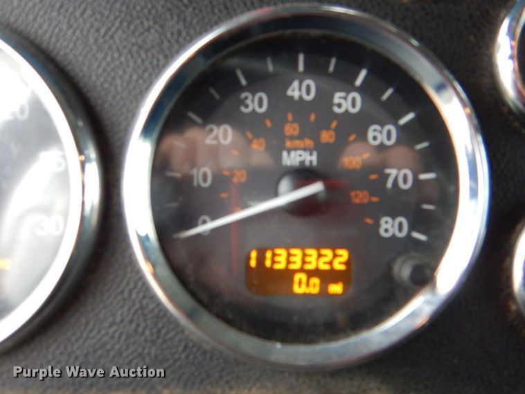 image for item DH7523 2013 Peterbilt 386  semi truck