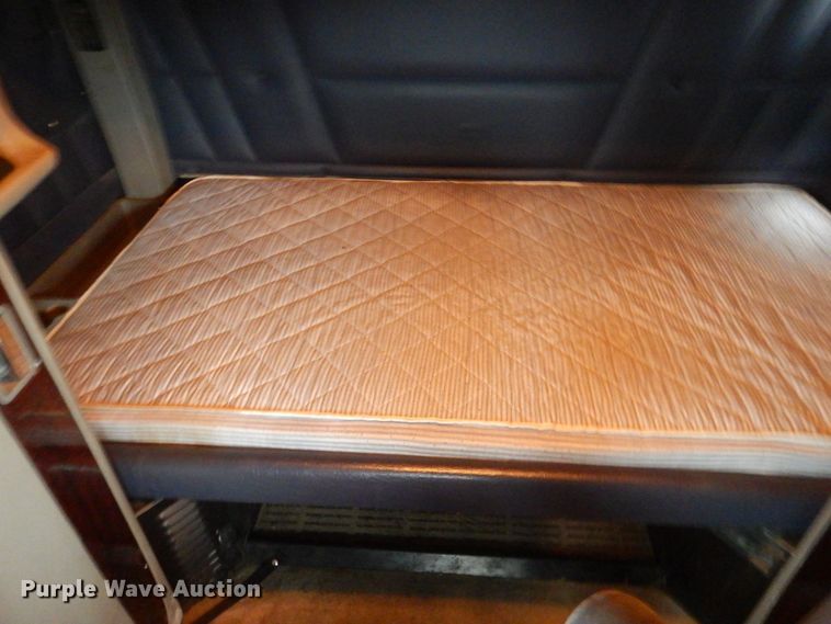 image for item DH7523 2013 Peterbilt 386  semi truck