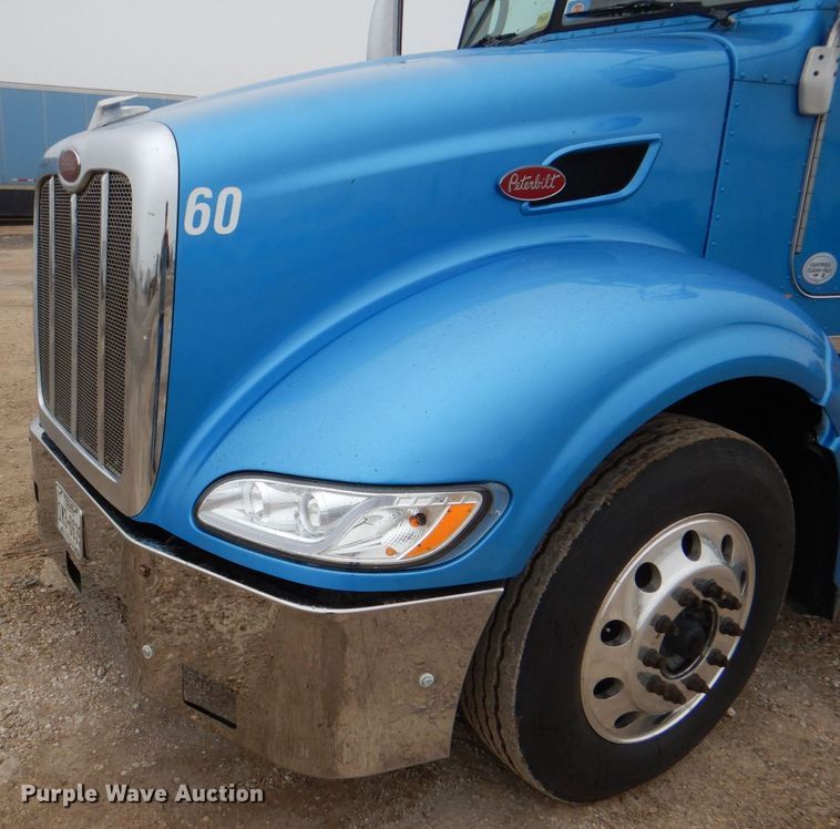 image for item DH7523 2013 Peterbilt 386  semi truck