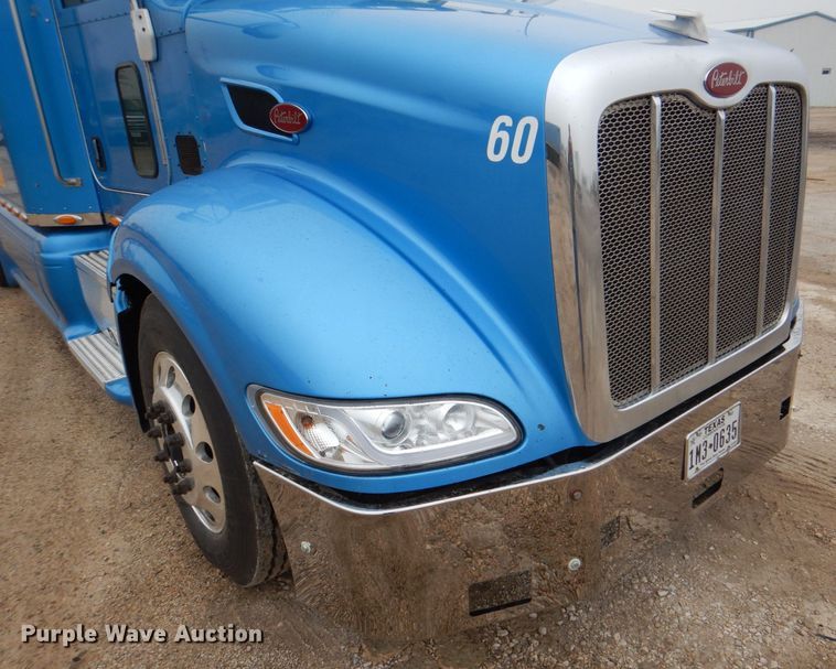 image for item DH7523 2013 Peterbilt 386  semi truck
