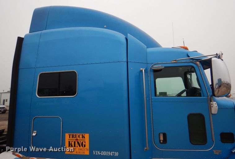 image for item DH7523 2013 Peterbilt 386  semi truck