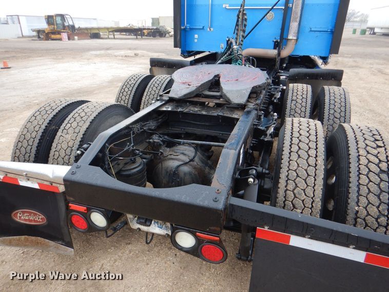 image for item DH7523 2013 Peterbilt 386  semi truck