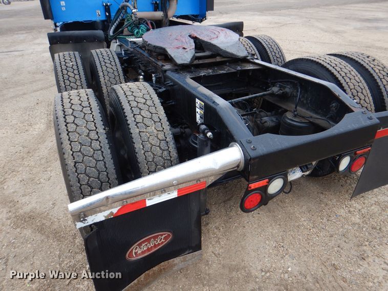 image for item DH7523 2013 Peterbilt 386  semi truck