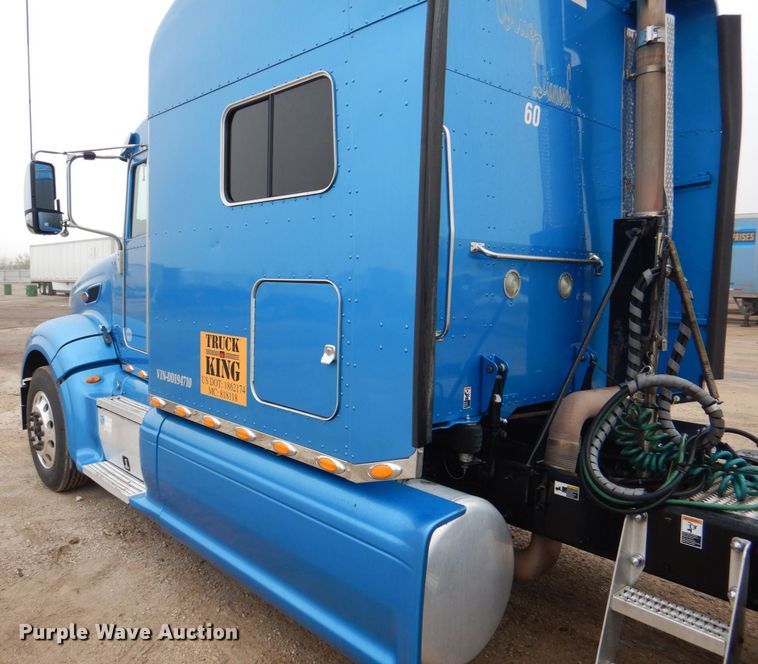 image for item DH7523 2013 Peterbilt 386  semi truck