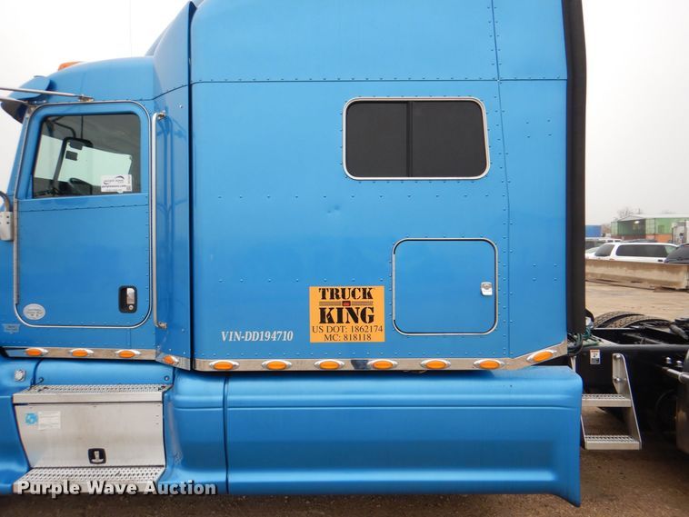 image for item DH7523 2013 Peterbilt 386  semi truck