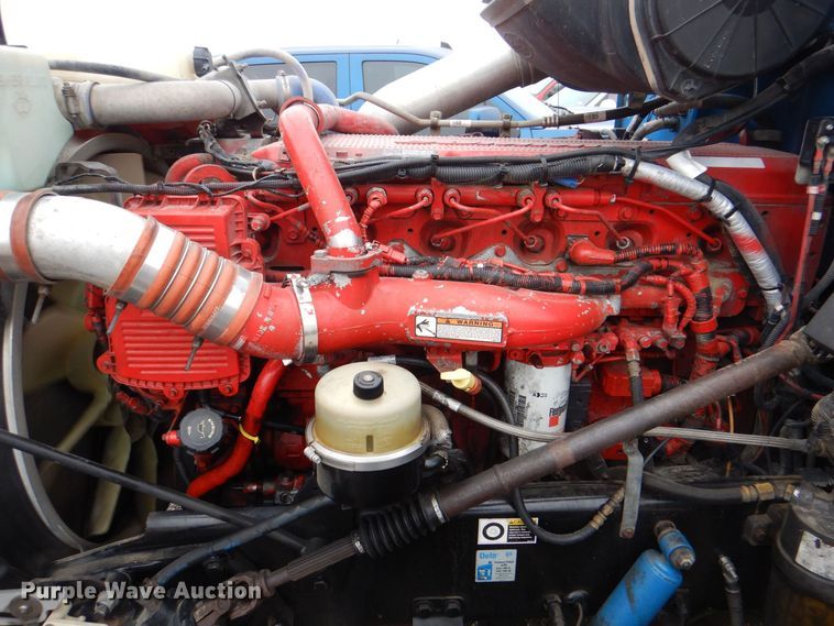 image for item DH7523 2013 Peterbilt 386  semi truck