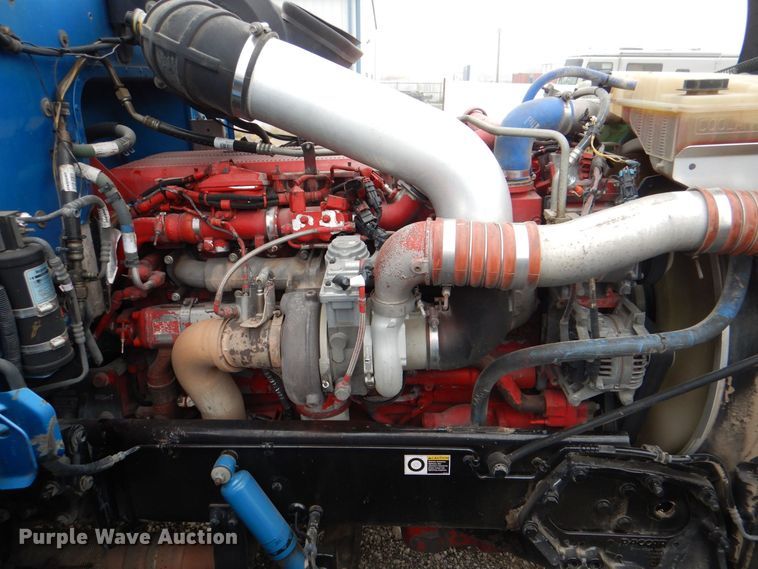 image for item DH7523 2013 Peterbilt 386  semi truck