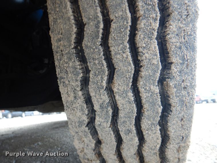 image for item DH7523 2013 Peterbilt 386  semi truck