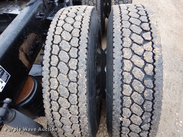 image for item DH7523 2013 Peterbilt 386  semi truck