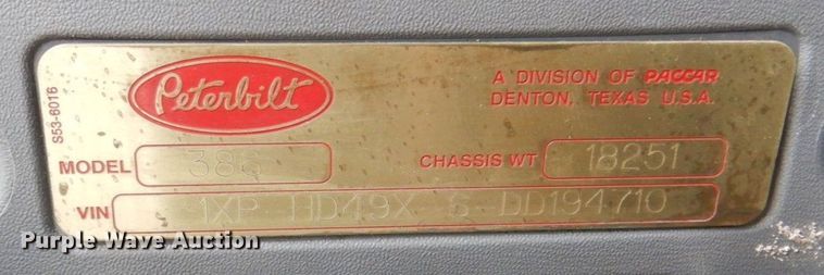 image for item DH7523 2013 Peterbilt 386  semi truck