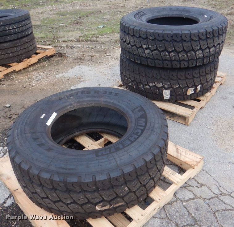 image for item DH7526 (3) Michelin XZY 425/65R22.5 tires