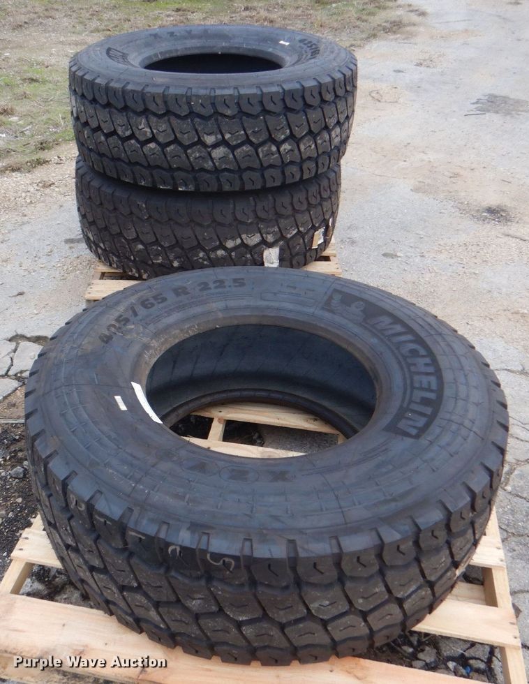 image for item DH7526 (3) Michelin XZY 425/65R22.5 tires