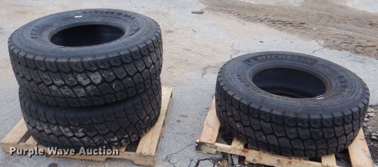 image for item DH7526 (3) Michelin XZY 425/65R22.5 tires