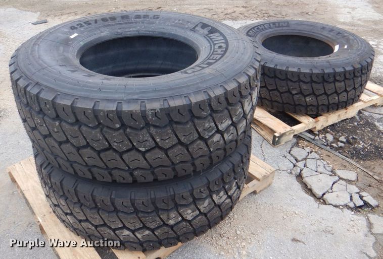 image for item DH7526 (3) Michelin XZY 425/65R22.5 tires