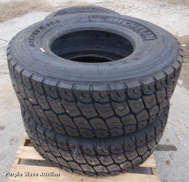 image for item DH7526 (3) Michelin XZY 425/65R22.5 tires