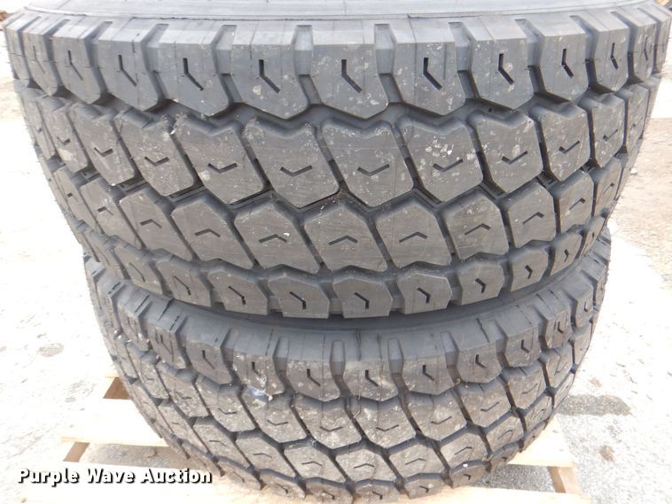 image for item DH7526 (3) Michelin XZY 425/65R22.5 tires