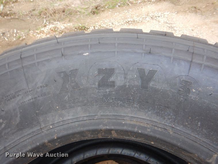 image for item DH7526 (3) Michelin XZY 425/65R22.5 tires