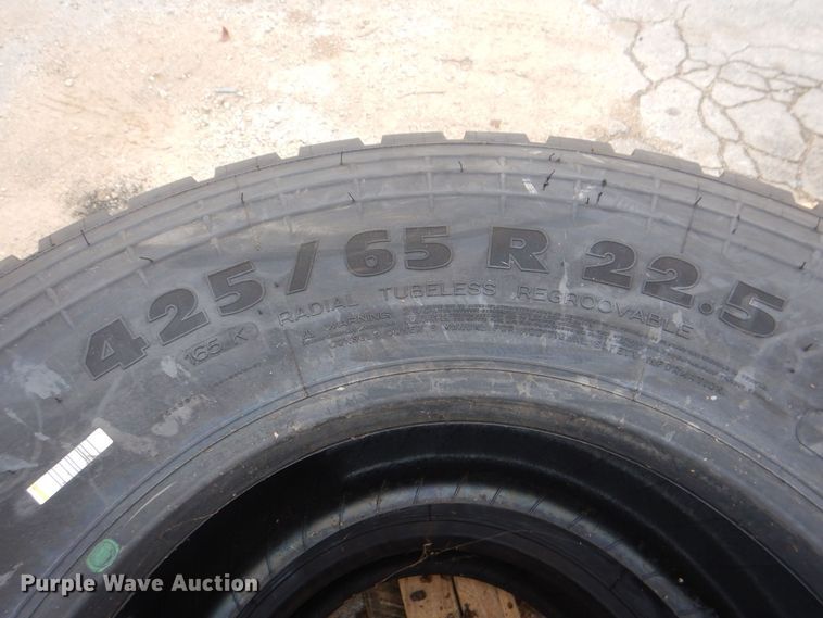 image for item DH7526 (3) Michelin XZY 425/65R22.5 tires