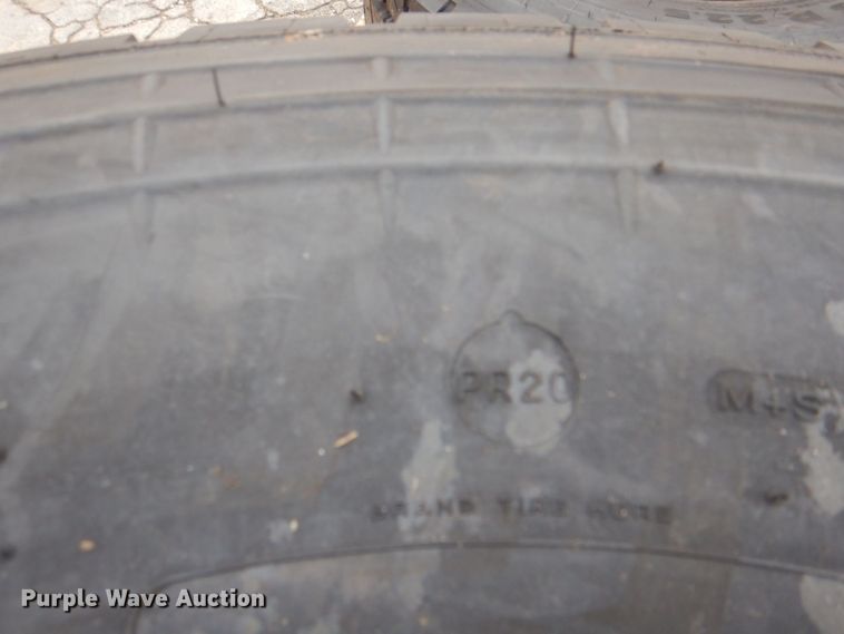 image for item DH7526 (3) Michelin XZY 425/65R22.5 tires