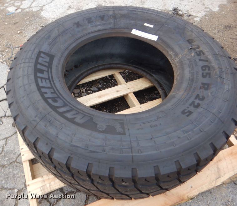image for item DH7526 (3) Michelin XZY 425/65R22.5 tires