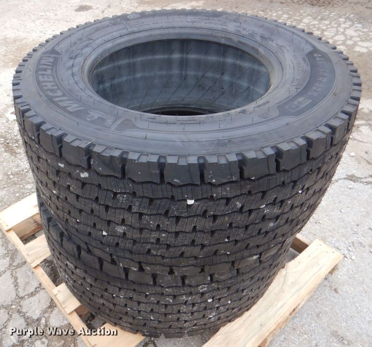 image for item DH7527 (2) Michelin X-One Line Grip 445/50R22.5 tires