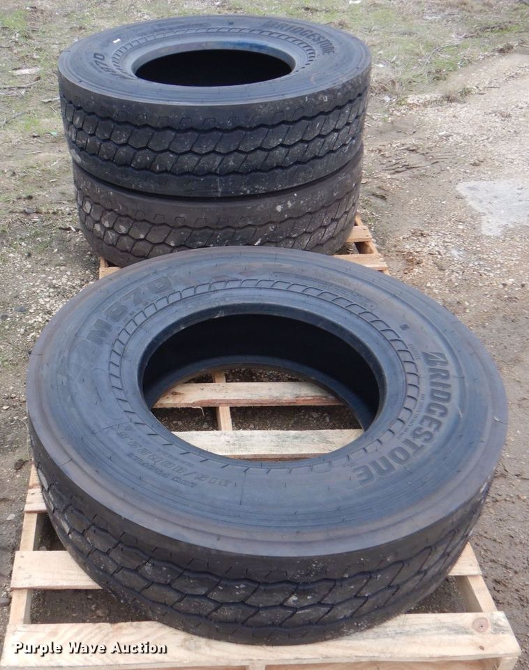 image for item DH7528 (3) Bridgestone M870 315/80R22.5 tires