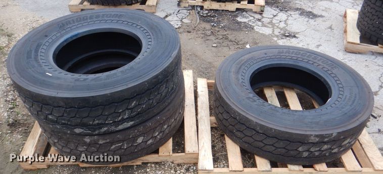image for item DH7528 (3) Bridgestone M870 315/80R22.5 tires