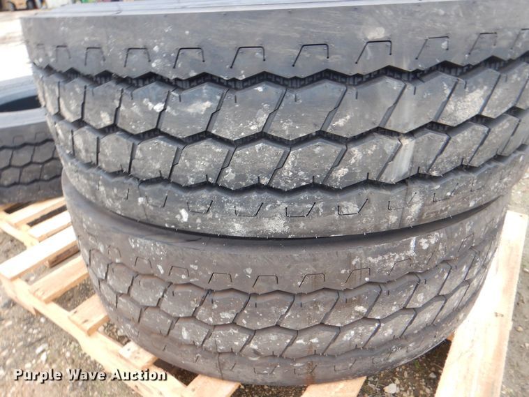 image for item DH7528 (3) Bridgestone M870 315/80R22.5 tires