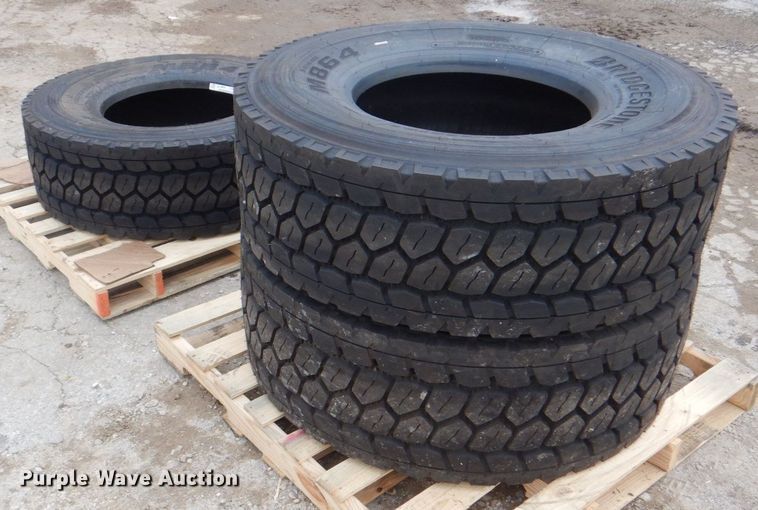 image for item DH7529 (3) Bridgestone M864 425/65R22.5 tires