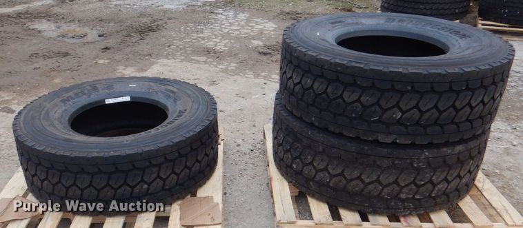 image for item DH7529 (3) Bridgestone M864 425/65R22.5 tires