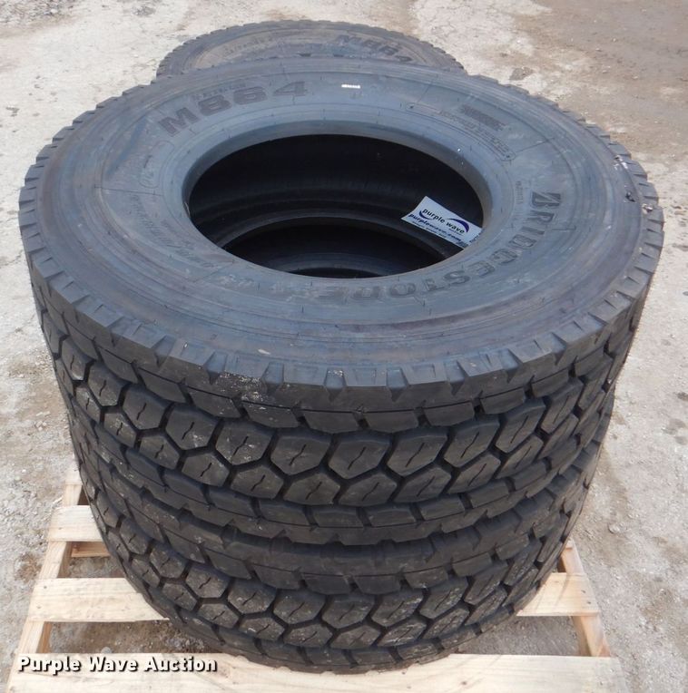 image for item DH7529 (3) Bridgestone M864 425/65R22.5 tires