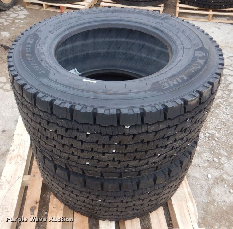 image for item DH7530 (2) Michelin X-One Line Grip 445/50R22.5 tires