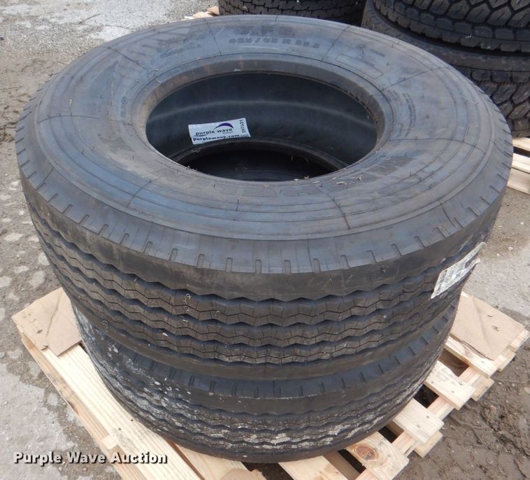image for item DH7531 (2) Michelin XFE 425/65R22.5 tires
