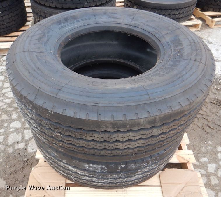 image for item DH7531 (2) Michelin XFE 425/65R22.5 tires