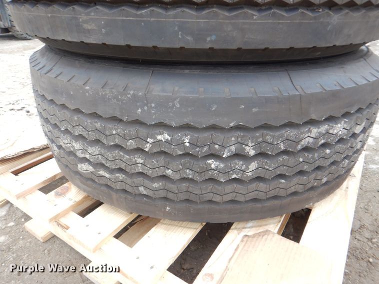 image for item DH7531 (2) Michelin XFE 425/65R22.5 tires