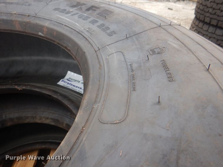 image for item DH7531 (2) Michelin XFE 425/65R22.5 tires