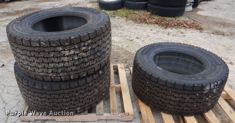 image for item DH7532 (3) Michelin X-One Line Grip 445/50R22.5 tires