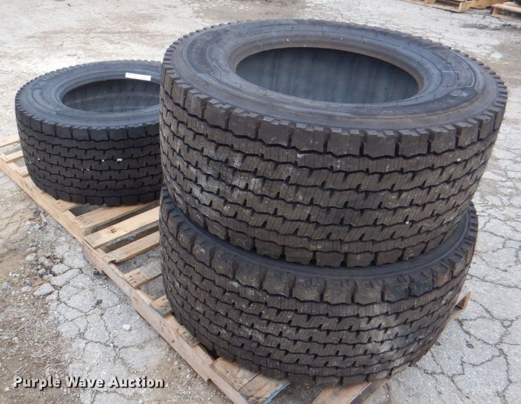 image for item DH7532 (3) Michelin X-One Line Grip 445/50R22.5 tires