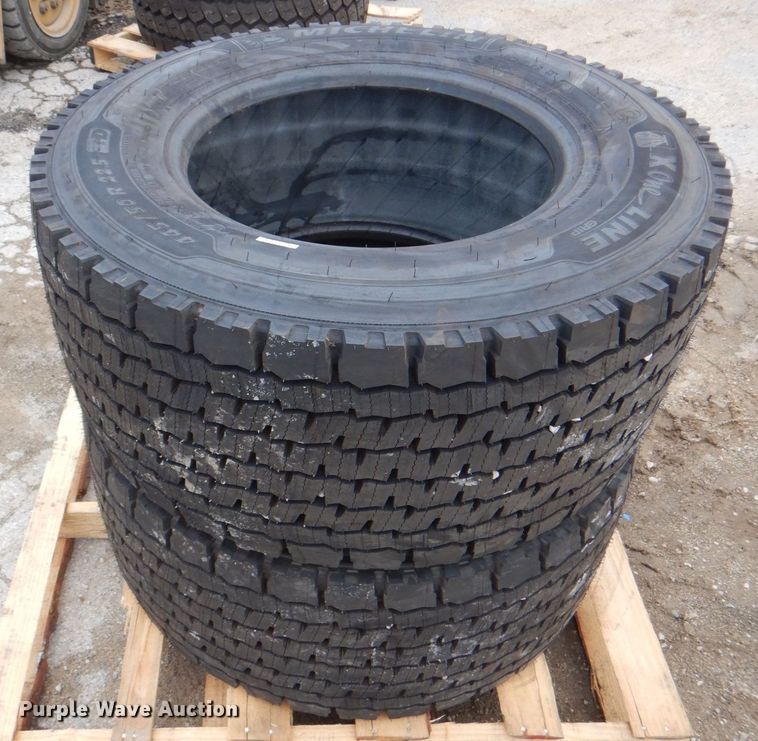 image for item DH7533 (2) Michelin X-One Line Grip 445/50R22.5 tires