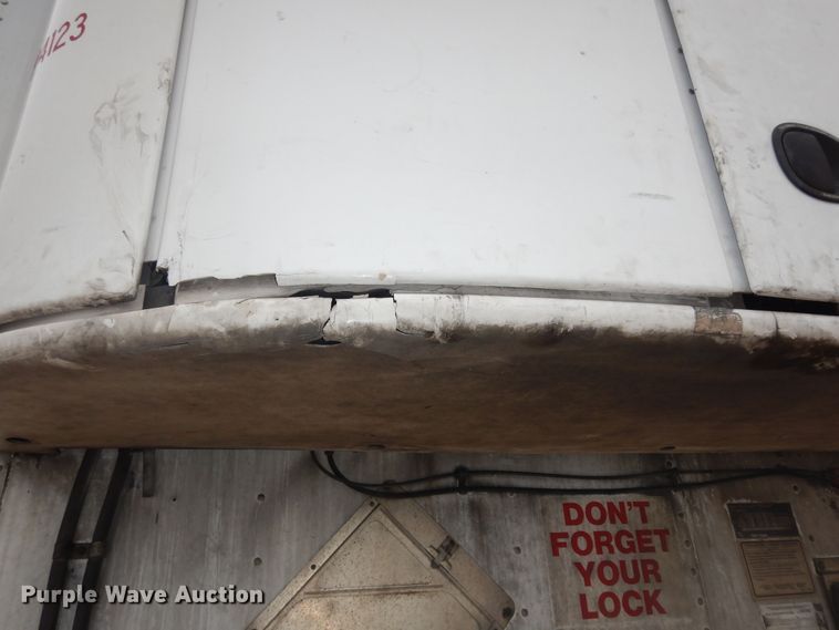 image for item DI6847 2004 Utility VS2RA  refrigerated van trailer